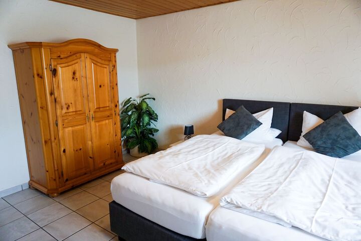 Room 4 of 35