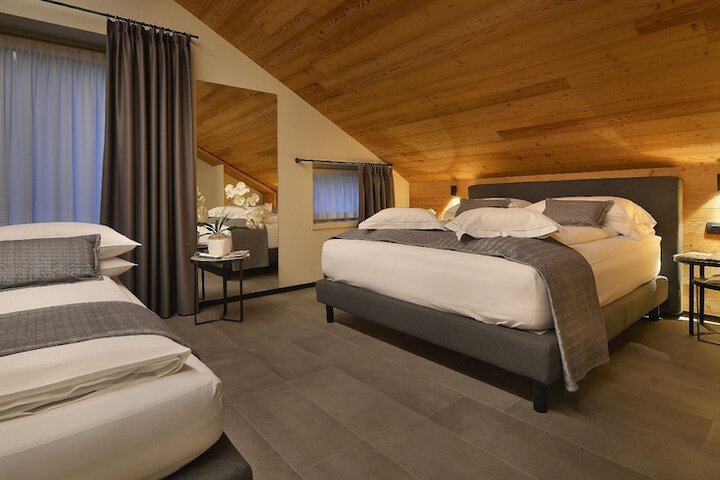 Room 44 of 162