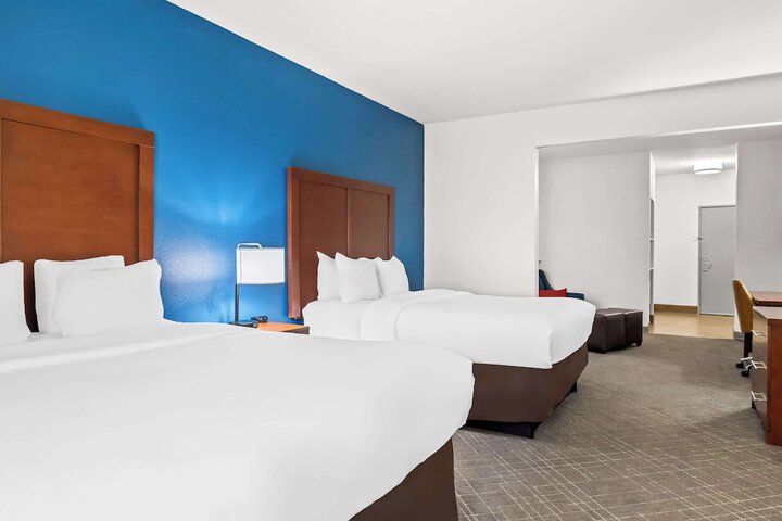 2 Queen Beds Suite (11 of 18)