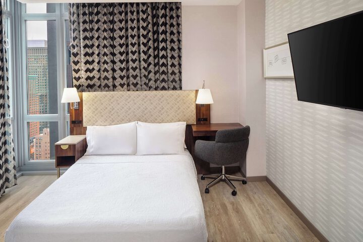 Room 4 of 20