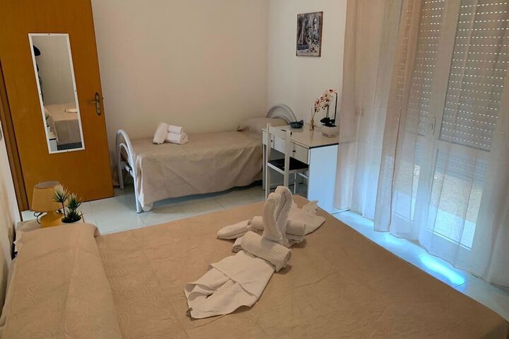 Room 11 of 15