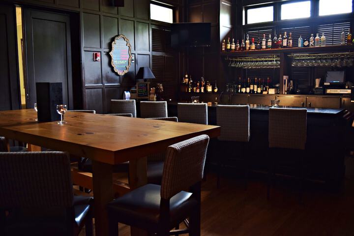 Lounge 206 of 227