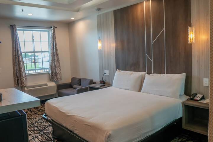 Room 5 of 33