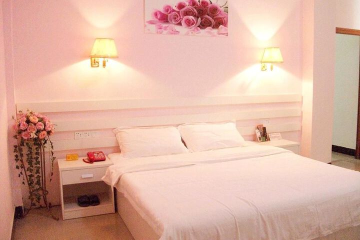 Room 2 of 28