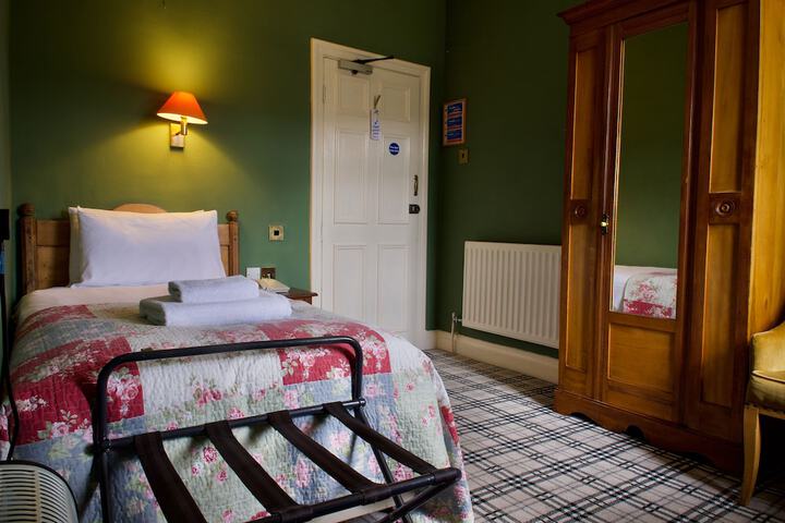Room 4 of 57