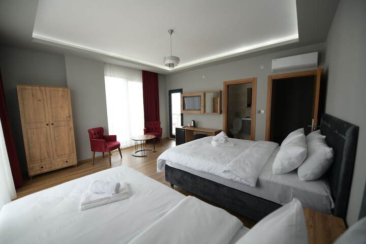 Room 8 of 34