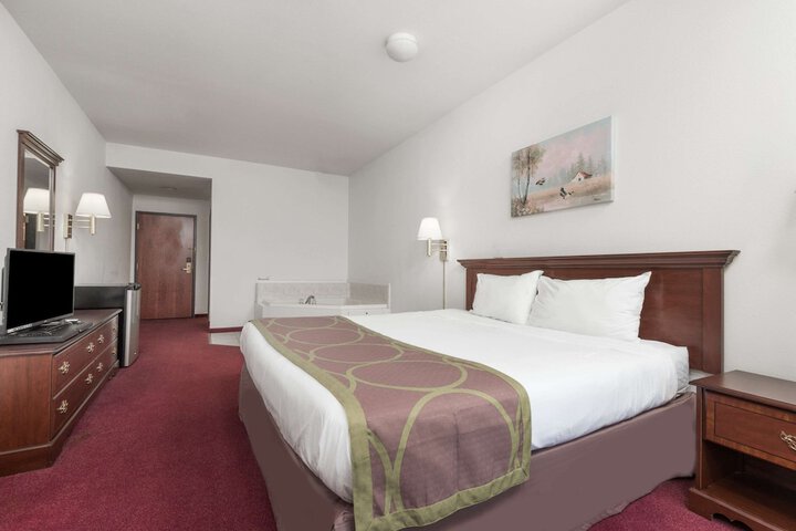 1 King Bed (7 of 8)