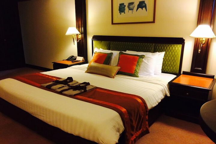 Room 4 of 42