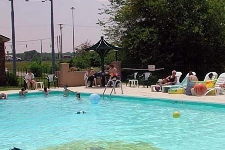 Pool 10 of 17