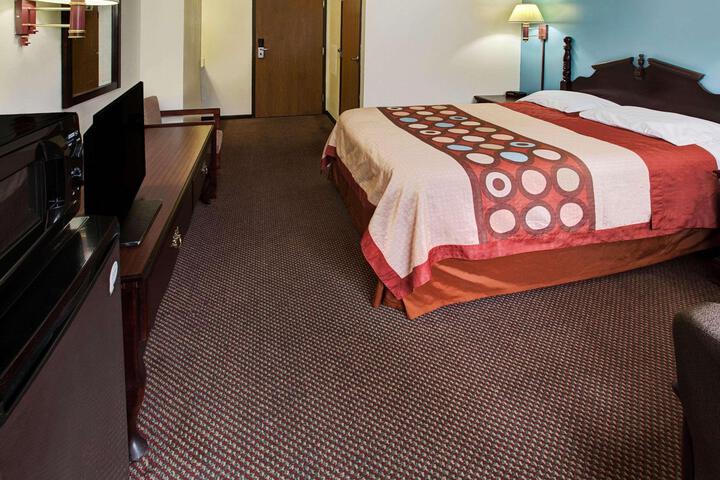 1 Queen Bed (14 of 14)