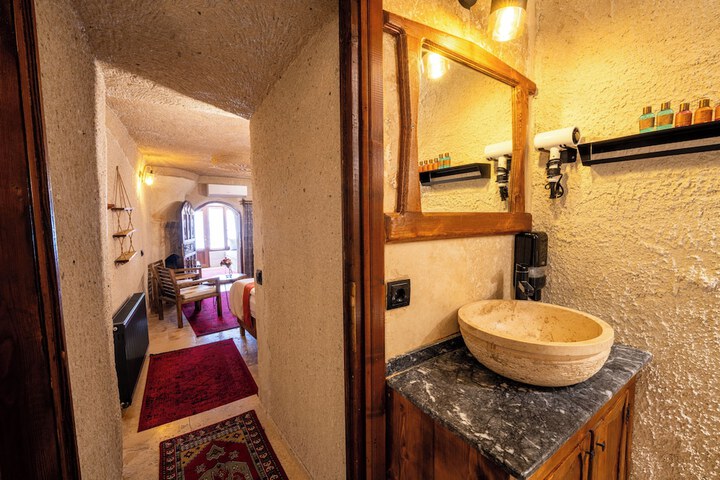 Room 70 of 99