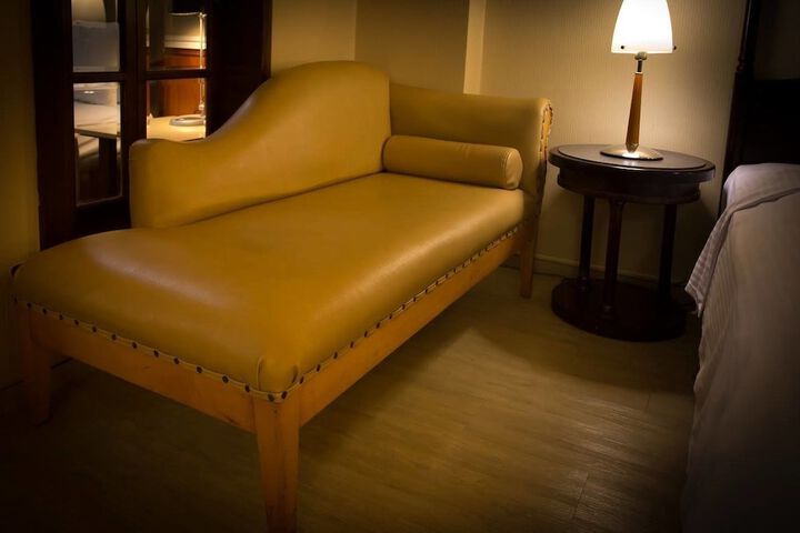 Room 11 of 32