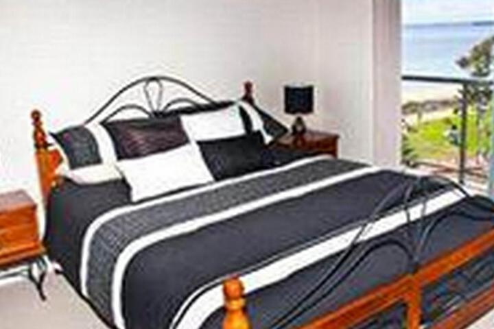 Room 2 of 5