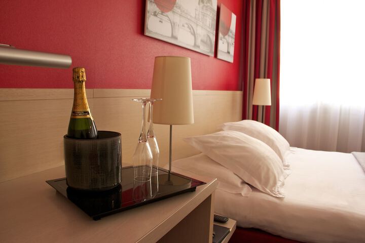Room 42 of 80
