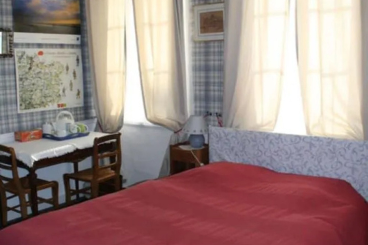 Room 6 of 25