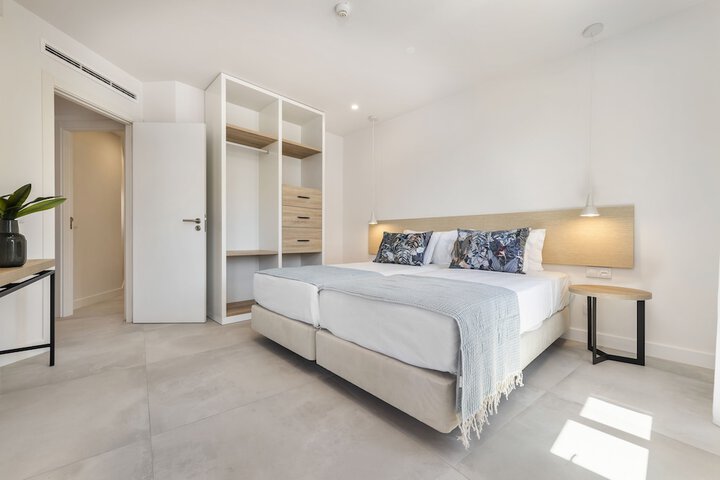 Room 9 of 65
