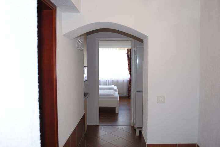 Room 72 of 266