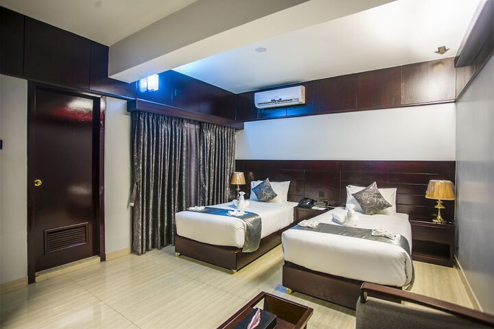 Room 5 of 62