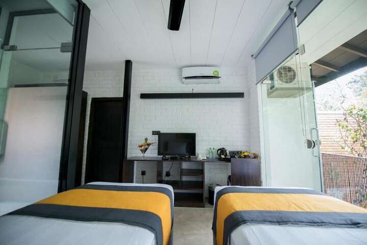 Room 7 of 33