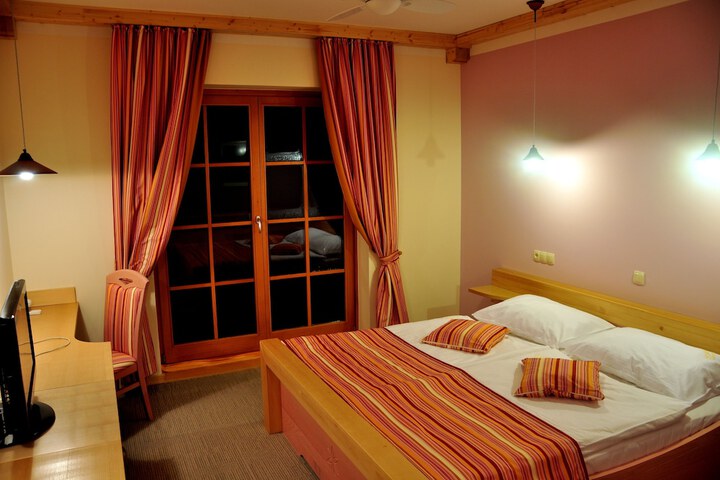 Room 3 of 27