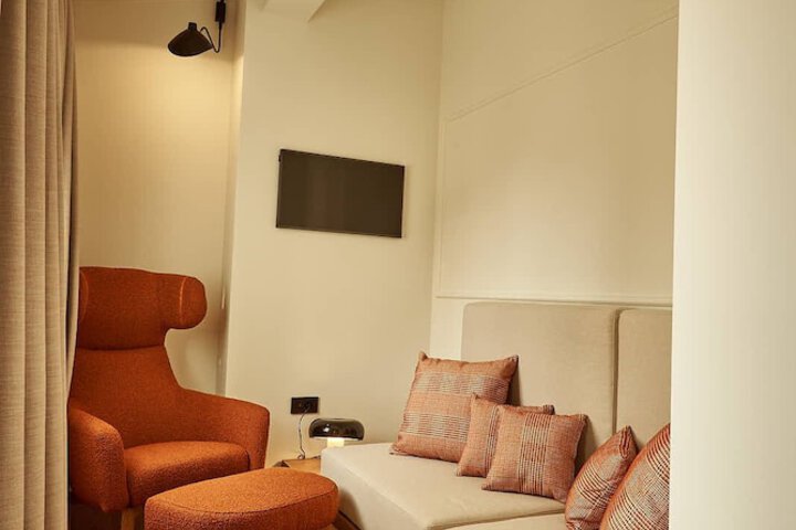 Room 18 of 28