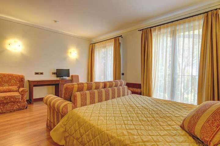 Room 14 of 32