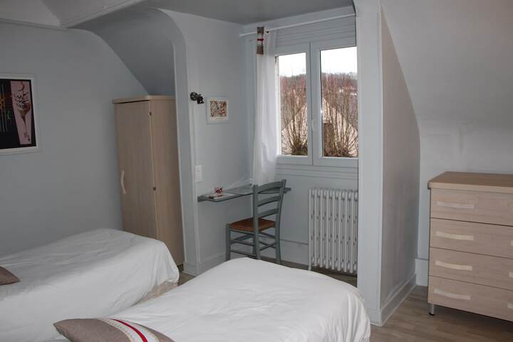 Room 6 of 24