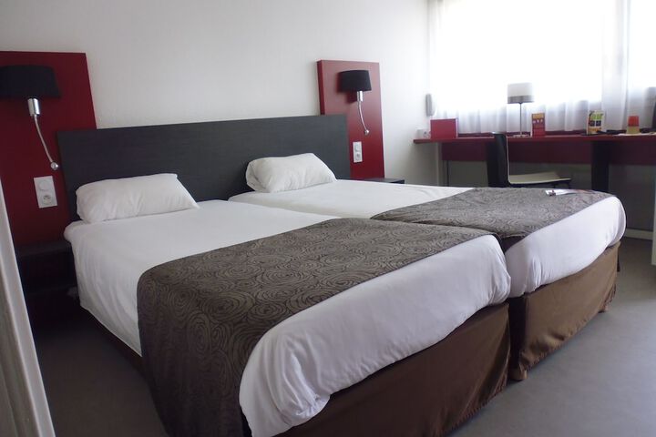 Room 10 of 42