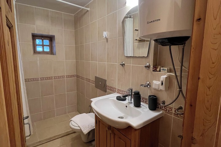 Room 6 of 17