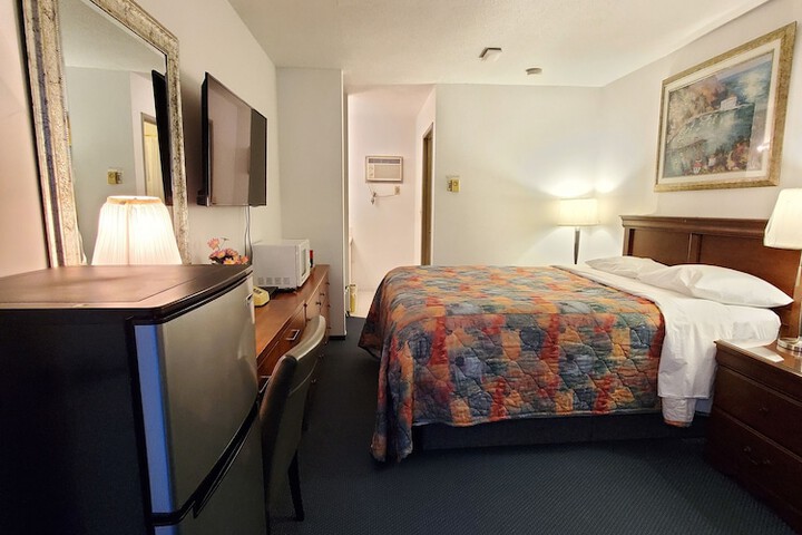 Room 4 of 15