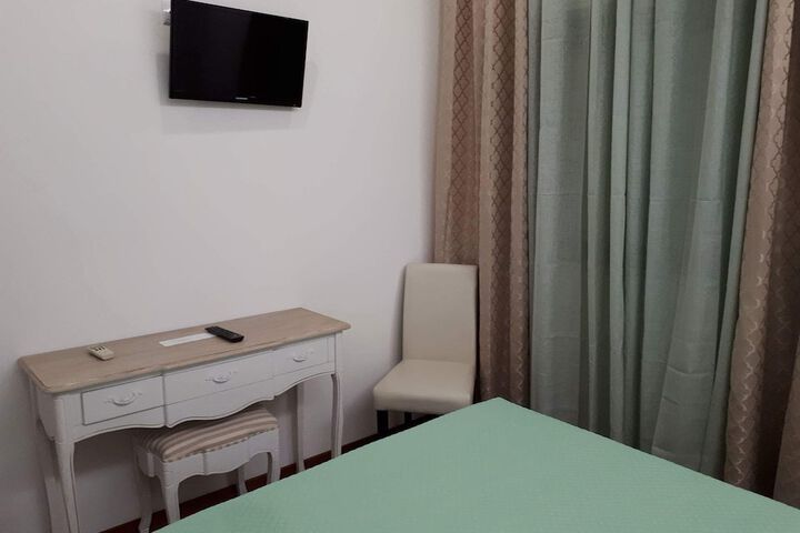 Room 4 of 40