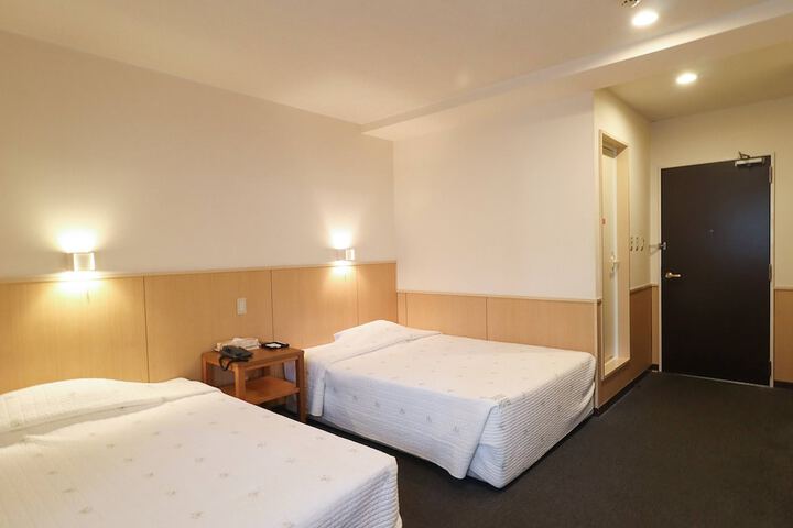 Room 13 of 77