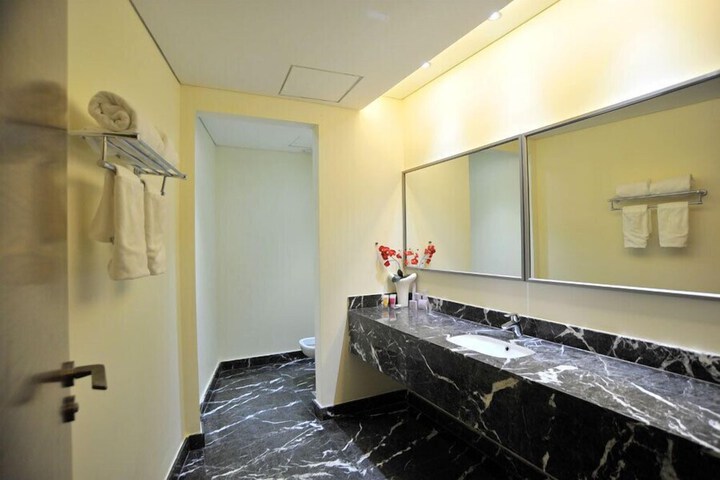 Room 44 of 61