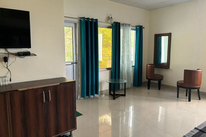 Room 16 of 28