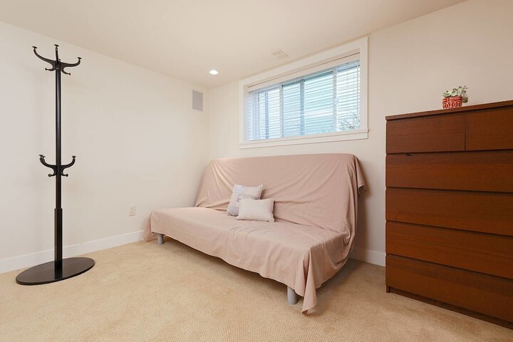 Room 8 of 13