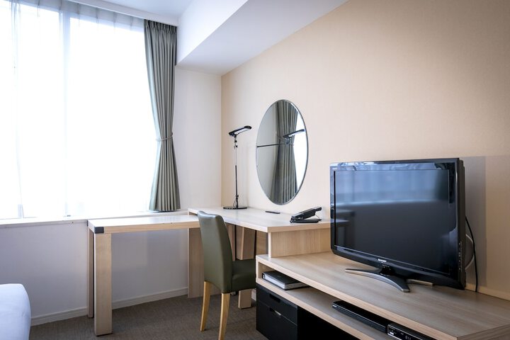 Room 26 of 96