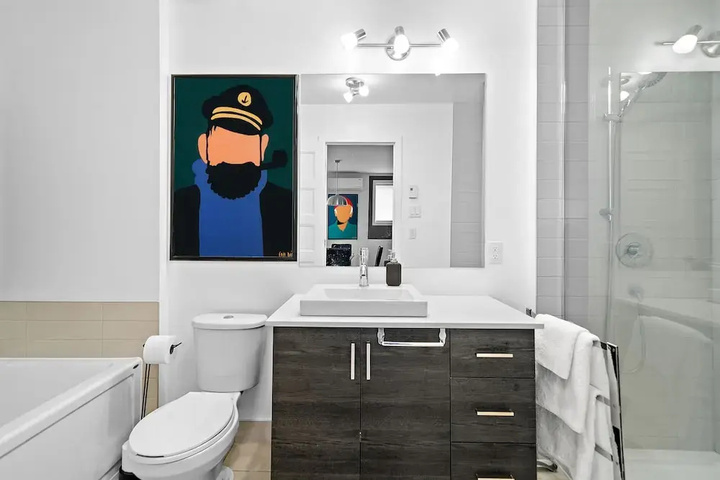 Room 8 of 18