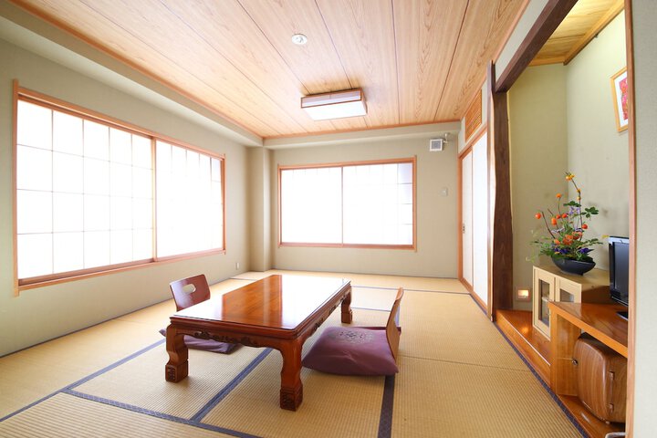 Room 7 of 77