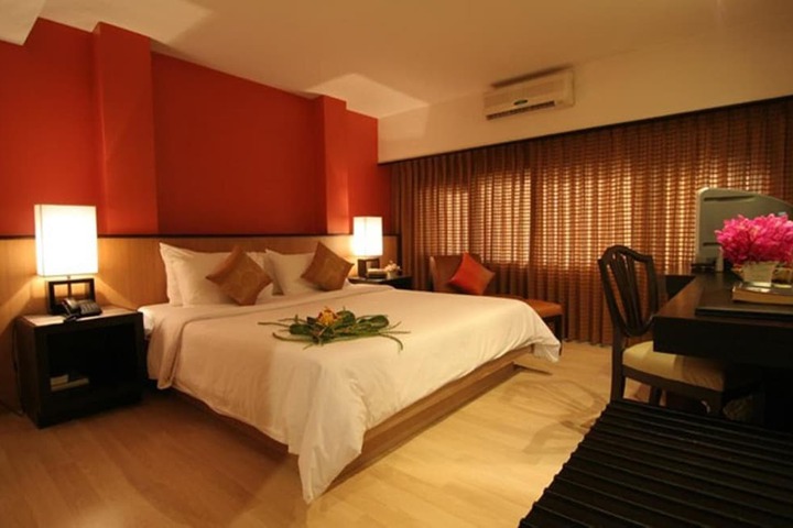 Room 10 of 34