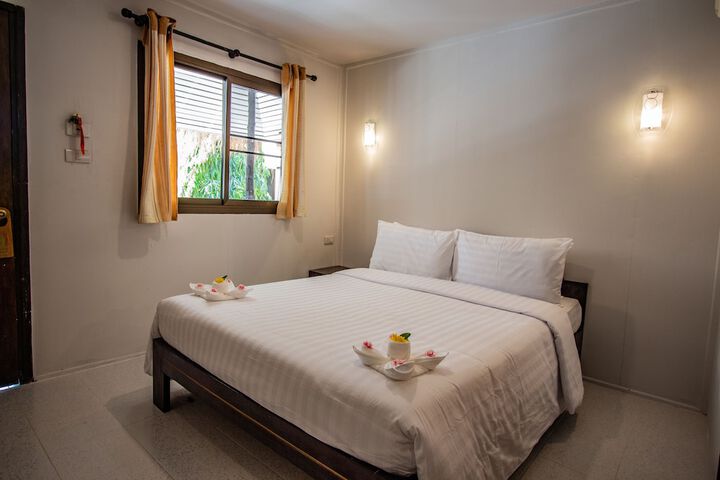Room 4 of 61