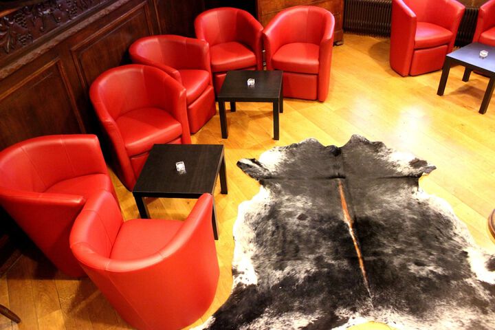 Lounge 31 of 39