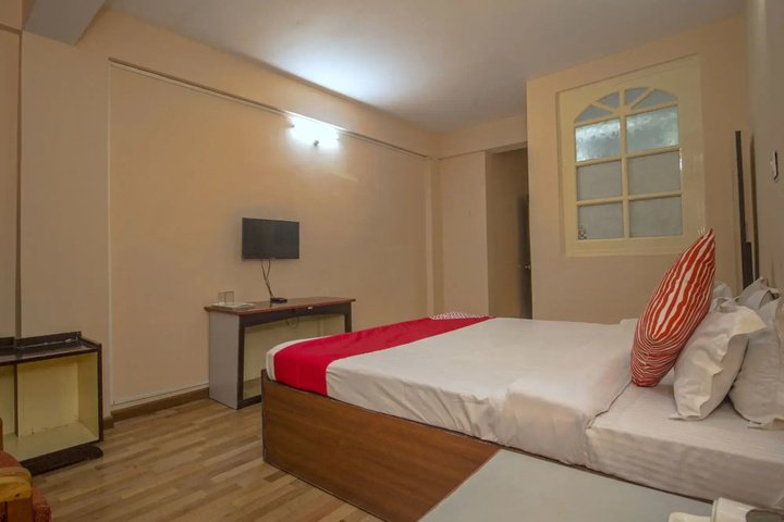 Room 5 of 12