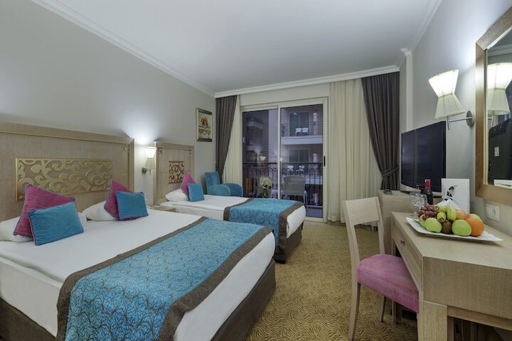 Room 2 of 60