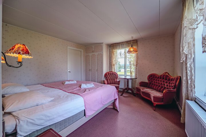 Room 30 of 148