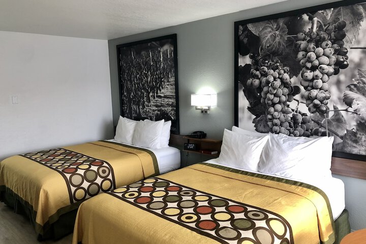 Room 14 of 76
