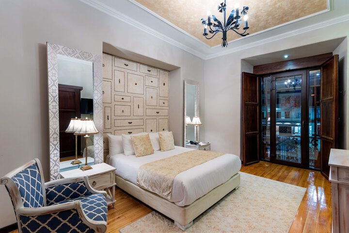 Room 21 of 74