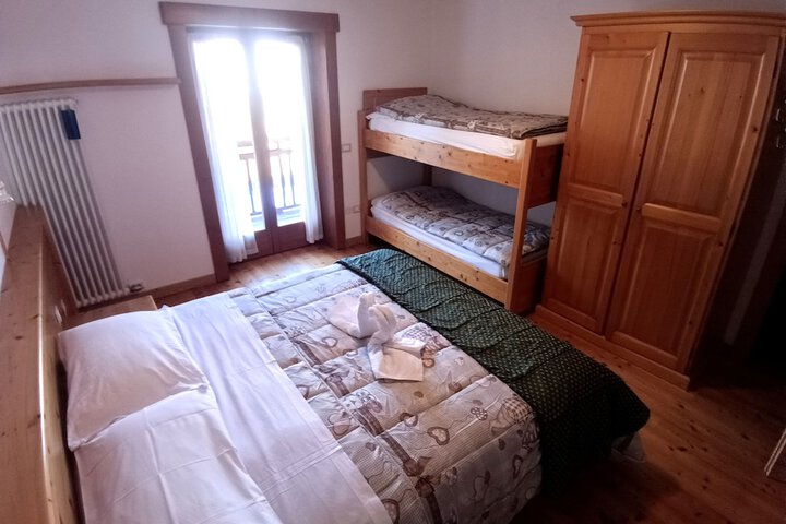 Room 6 of 67