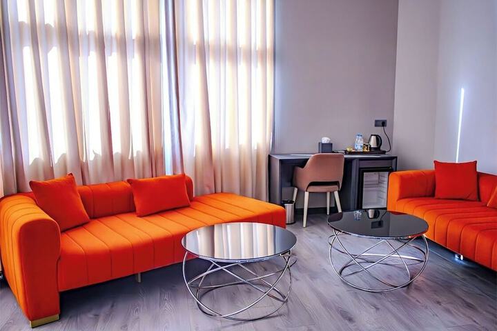 Room 5 of 6