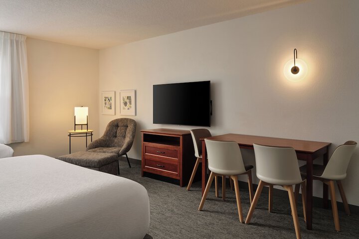 Room 9 of 32