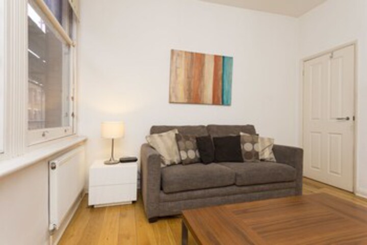 Room 8 of 19
